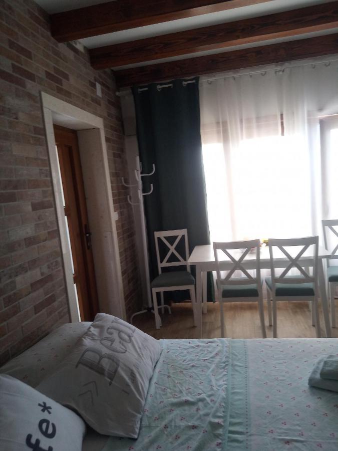 Studio Apartman Luka 스타리그라드 파클레니차 외부 사진